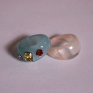 Set of 2 Size 8 Plastic Rings Blue Faux Stone Clear Swirl